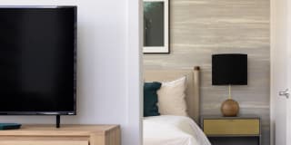 Forma Gallery 25
