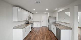 Open-Concept 3BR + Game Room Near Fort Sam & Randolph - Realtor Commission: $500 Gallery 14