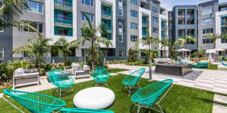 Nineteen 01 Gallery 39