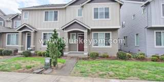 3 Bed, 2.5 Bath Townhome with Upstairs Office or Tech Room Gallery 1