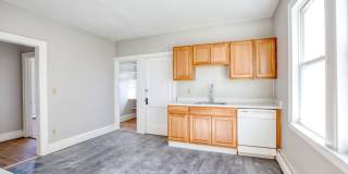 Newly Remodeled Spacious 3 Bedroom Apartment Gallery 5