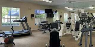 Fully Furnished 1 bed/ 1 bath Island Square Condo Gallery 18