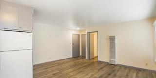 250 Hartford St. Gallery 4