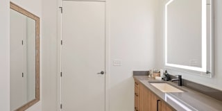 Four23/Hoge Gallery 37