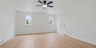 2 bed 1 bath - all updated, central air, laundry, great location Gallery 1