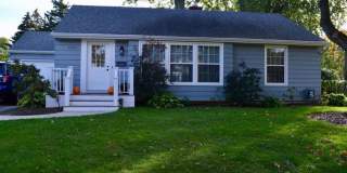 East Grand Rapids schools! 4 Bedroom Home Gallery 1