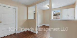 1921 Reynolds Street Gallery 22