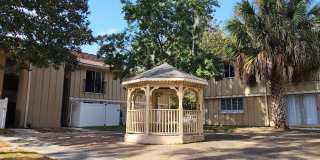 FOR RENT 1 bedroom, 1 bathroom, upper floor condo. Gallery 18