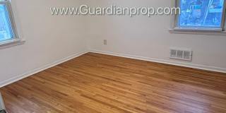 Crosstown Side By Side, Washer/Dryer In Unit, 1 Garage Space, Hardwood Floors, Dishwasher Gallery 12