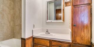 217 E Daws Street Gallery 14