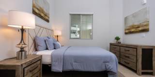 Downtown Ontario Luxury Apartments Gallery 49