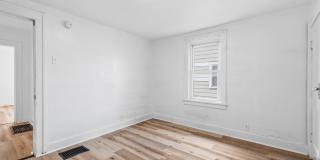 2004 Arrow Avenue Gallery 13