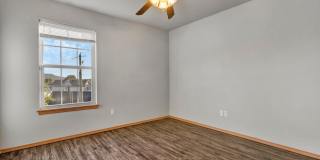 4 Bedroom 2.5 Bath Townhome near Centennial Park! Fenced Yard! Gallery 17
