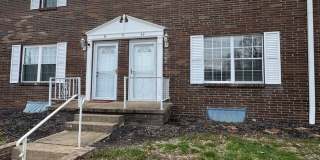 SPACIOUS TOWNHOME WITH FINISHED BASEMENT Gallery 1