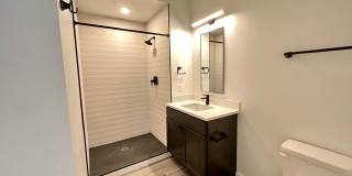 725 W Pratt Gallery 25