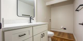 Beautifully Remodeled Modern 5 Bedroom / 3 Bath Home Near Millard North Gallery 15