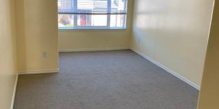 Fantastic Townhome close to Nike Gallery 17