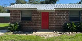 Newly Renovated 2 Bedroom Brick Apartment near Downtown Live Oak - Move in Specials! Gallery 1