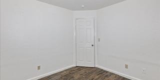West Oakland 3 Bedroom Flat! Gallery 21