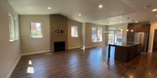 Single Level Home in Unique Bend Neighborhood Single Level Home in Unique Bend Neighborhood Gallery 4