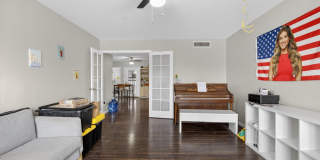 123 E ERIE Drive Gallery 18
