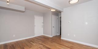 La Petite Gallery 13
