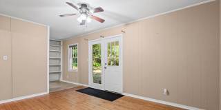 Three bedroom home close to USA with a garage Gallery 8