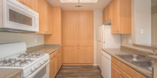 Laurel Canyon Apartment Homes Gallery 32