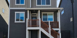 Beautiful 3-Bedroom Home Near Bases & Ferries with Fully Fenced Yard Gallery 1