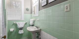 West Campus Cottage! Gallery 14