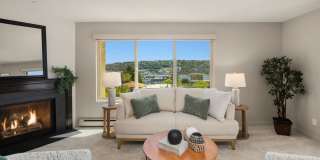 Top Floor Queen Anne Unit! (Beautiful views & 3 Parking Spaces) Gallery 11
