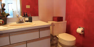 DOWNTOWN KIRKLAND 2 BED, 2.5 BATH HOME FOR RENT W WATER VIEWS! Gallery 15