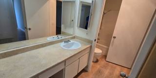Beautifully Renovated Ground-Floor 2 Bedroom – Over 900 Sq. Ft.! Gallery 10