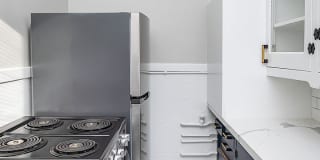 Elegant Renovation! HUGE 1 Bed 1 Bath Available Now! Gallery 13