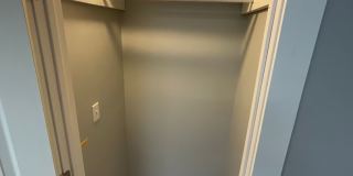 Large Studio Downtown/ Blocks from Kirkwood -- AVAILABLE 2027!! Gallery 12