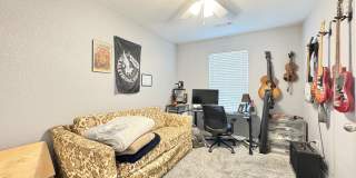 New 2 bedroom duplex, 2 car garage, quiet neighborhood, all appliances Gallery 11