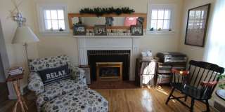 Beautiful 4-bedroom, 2-bathroom Spacious home! Original hard wood floors throughout! Gallery 1