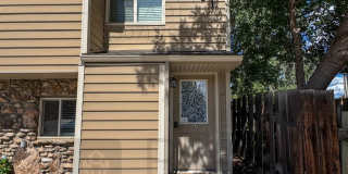 DOG FRIENDLY, 2 BED/ 1.5 BATH TOWNHOUSE Gallery 1