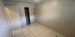 FORT MYERS ** 2 BED-1 BATH UNFURNISHED FIRST FLOOR APARTMENT AVAILABLE FOR A LONG-TERM TENANT ** PET FRIENDLY ** Gallery 7