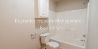 Beautiful 4 Bed 2.5 Bath Rental in Tulsa! Gallery 15