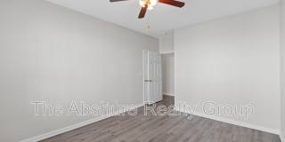 1713 Kudrow Lane - 1 Gallery 33