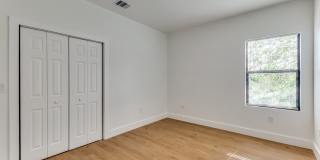 207 Gravel A St Gallery 18