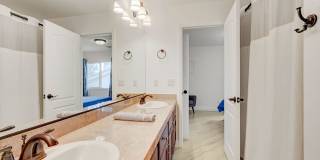 FANTASTIC FULLY UPGRADED FURNISHED RENTAL LOCATED IN THE SOUTHWEST!!! Gallery 40