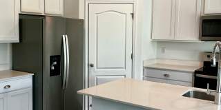 Large almost new 5-bedroom home in the Arbors Gallery 10