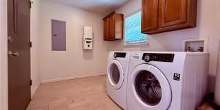 108 SE 13th Street Gallery 7