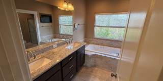 Nice 4bed/2.5 Bath Home, Gas Range Gallery 9