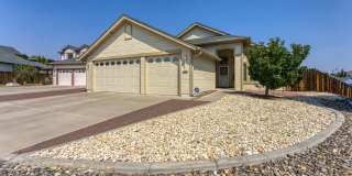 FULLY FURNISHED Sparks home with all utilities included and flexible lease options Gallery 7
