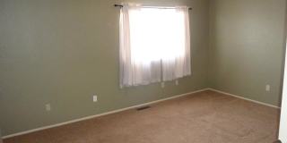 Cute & Clean 3 bedroom Townhome in the Heights Gallery 11