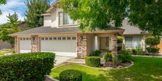 Updated custom home in desirable Lakewood Elementary School District! Gallery 1
