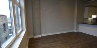 3833 N Broadway Gallery 81